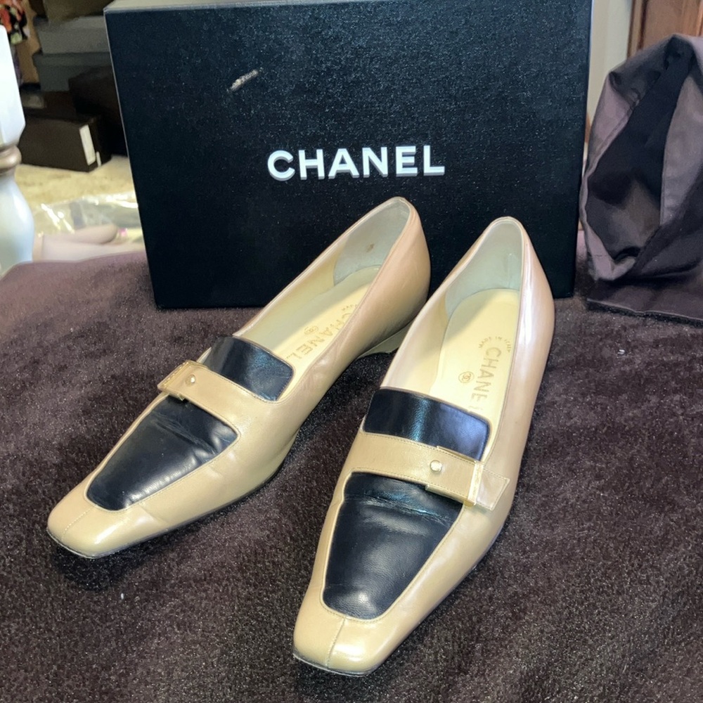 Chanel Women's Black and Tan Loafers